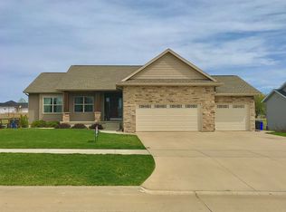 1572 Hunters Green Way, Marion, IA 52302