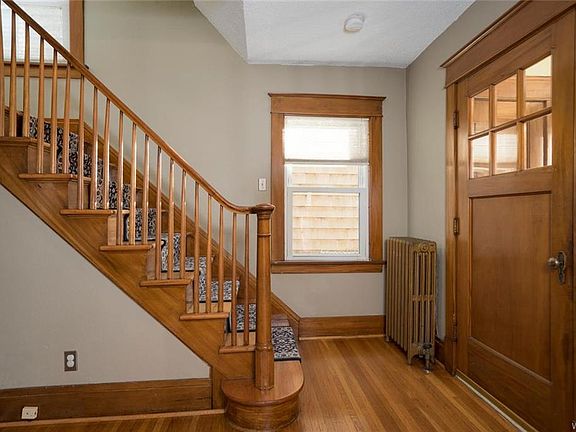 2nd image of 187 Capen Blvd