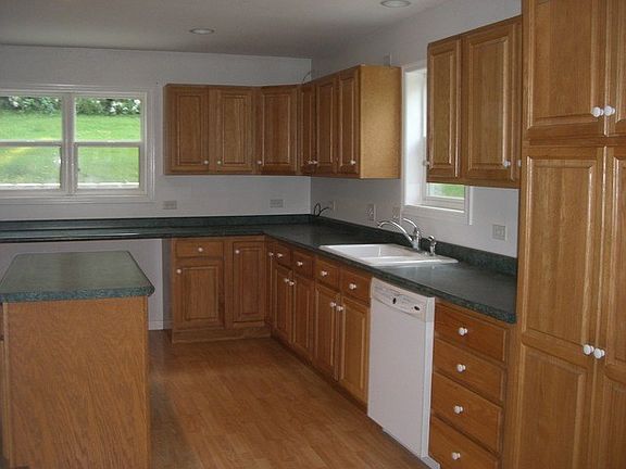 5th image of 225 N Lincoln Ave