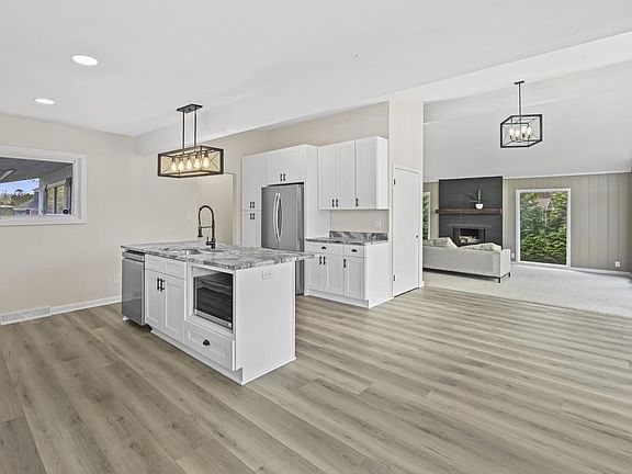 3rd image of 9131 N Pelham PARKWAY