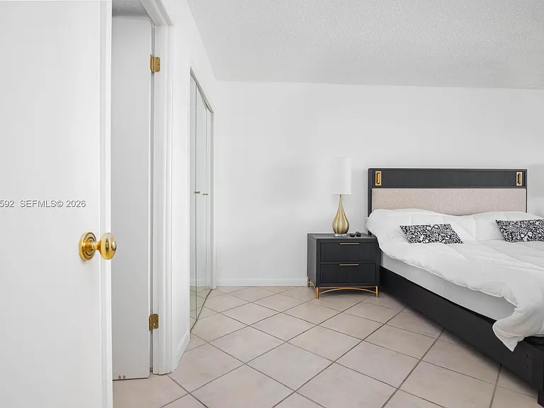 5555 Collins Ave #14U — Photo 8