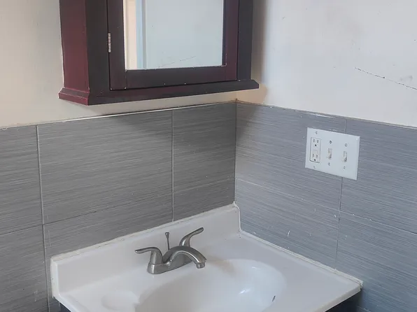 6 Longfellow Ave APT 2B, Newark, NJ 07106