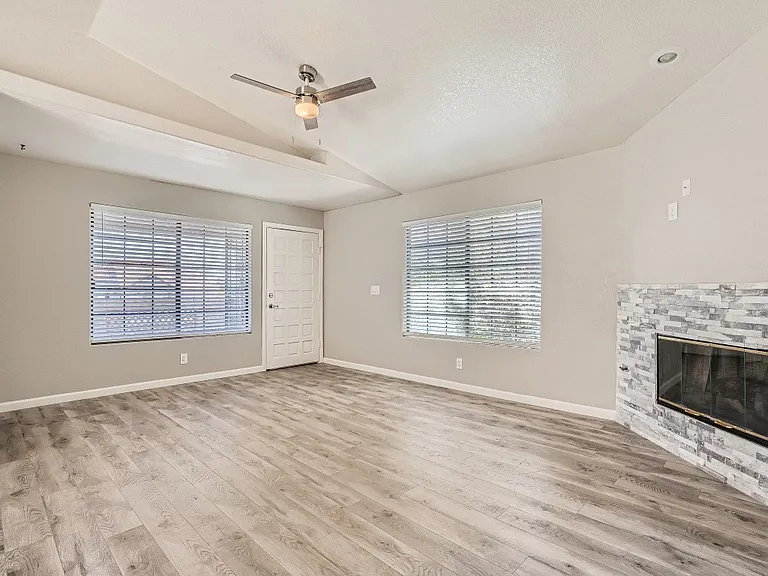 1411 Santa Margarita St #H — Photo 7