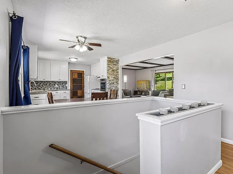 1064 Hackmann Cir NE — Photo 3