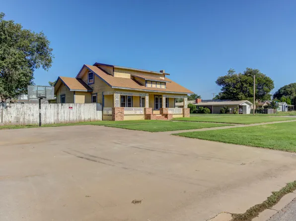 913 Galveston St, Plainview, TX 79072