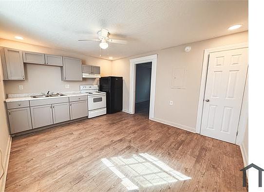 3rd image of 1826 Clements Ave #A21