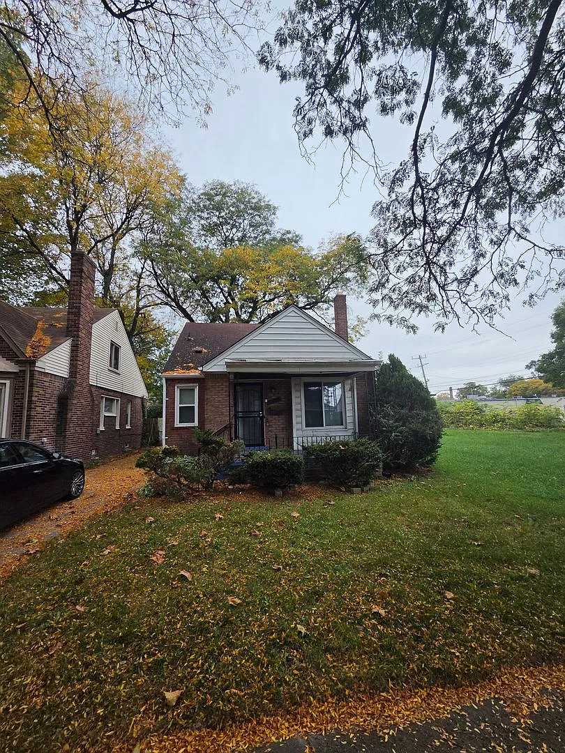3BD / 1BA - Brick Bungalow $1,500/month — Photo 1