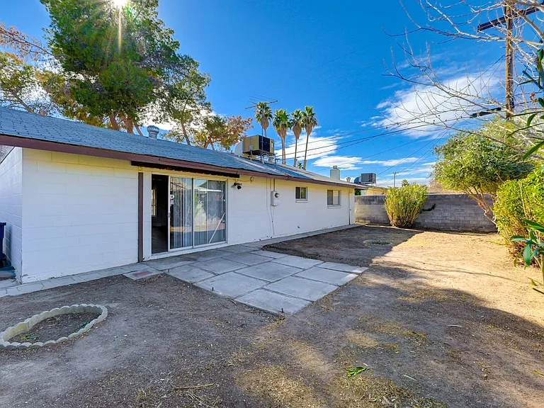 4417 Berkley Ave — Photo 10