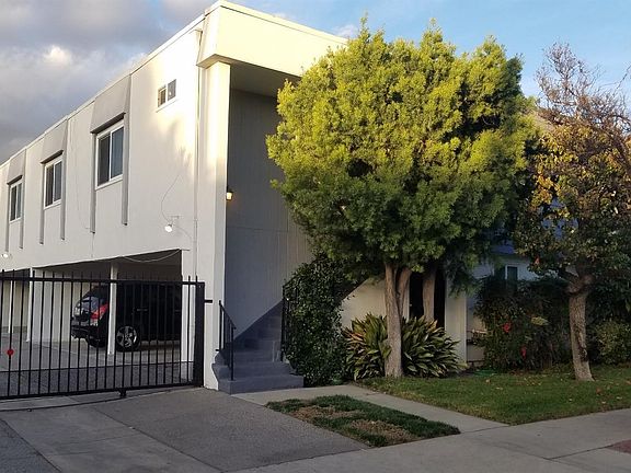 2nd image of 10847 Blix St Unit 2