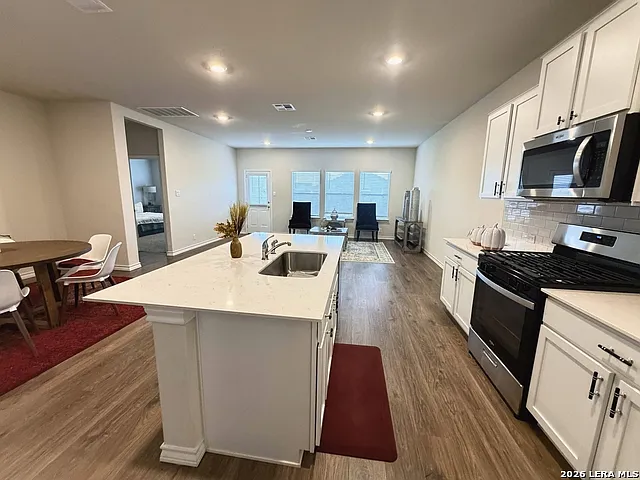 4 bed, 3.0 bath, 2257 sqft, $2,550 — Photo 4
