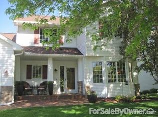 8612 Flamingo Dr, Chanhassen, MN 55317