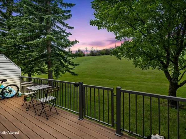 17 SE Patina Park SW, Calgary, AB T3H 3E1