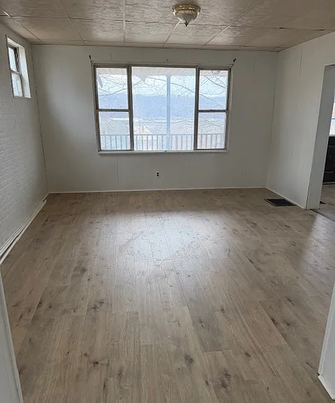 1406 Taylor Ave — Photo 4