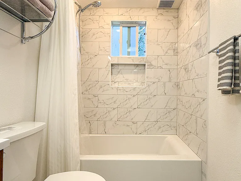 6255 1/2 Saylin Ln — Photo 15