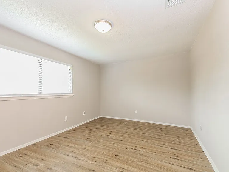 2325 Woodhollow Ave — Photo 15