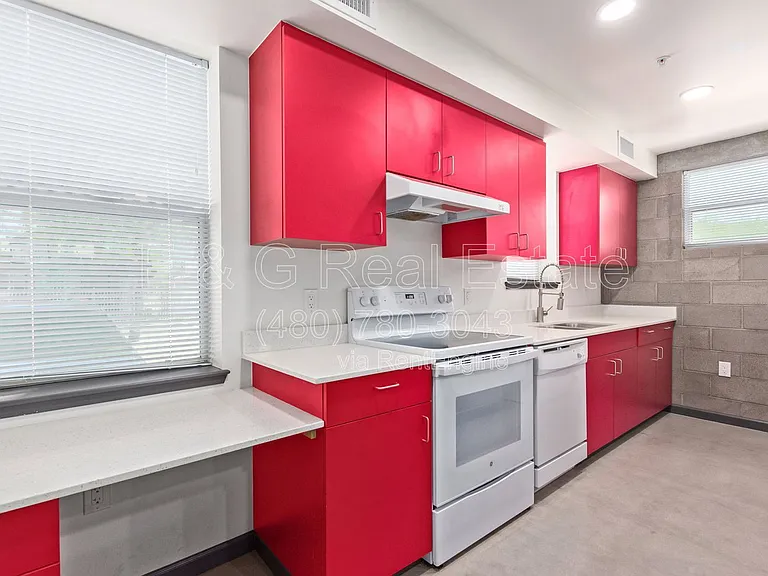 129 N 11th Ave #1B — Photo 6