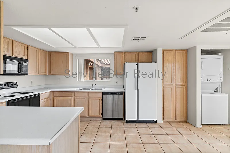 3 bed, 2.0 bath, 1496 sqft, $2,095 — Photo 3