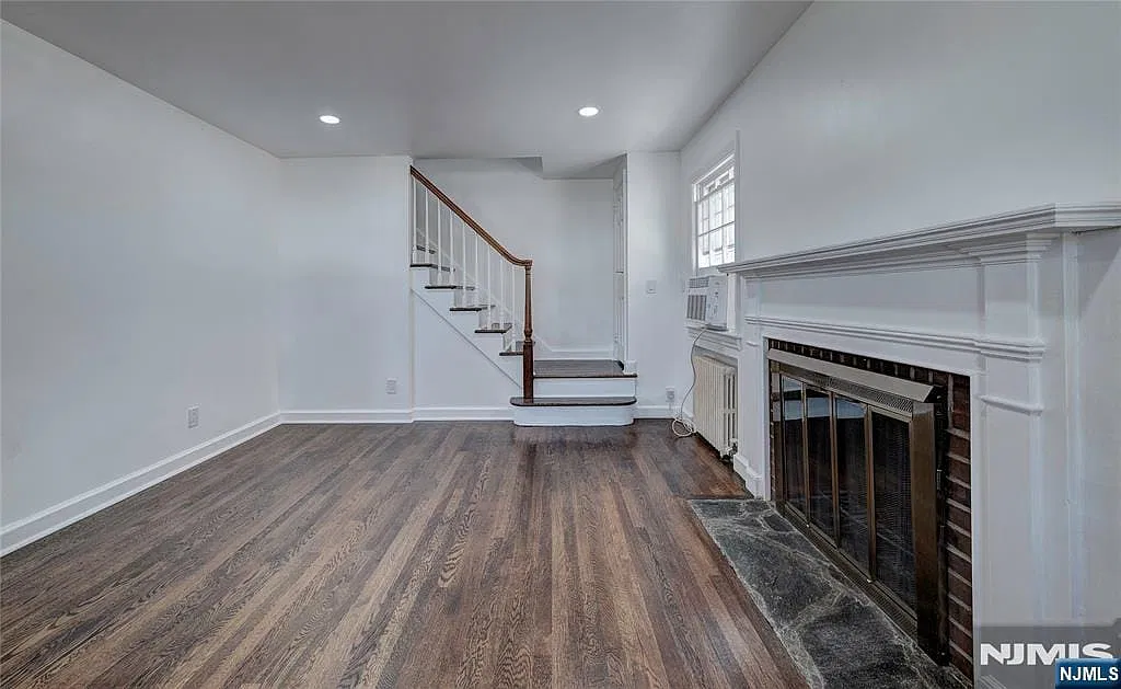 3 bed, 1.5 bath, $4,450 — Photo 4