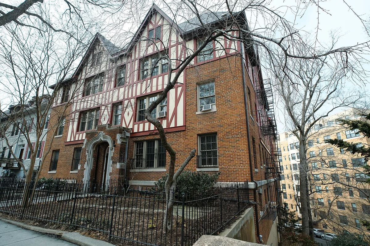 Building Photo - 1705 Lanier Pl NW #205