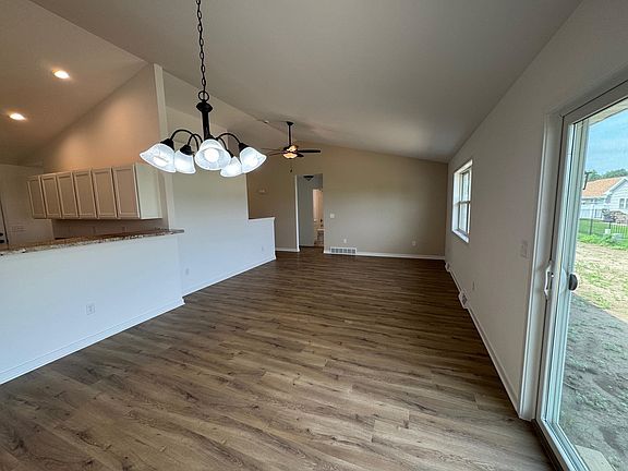 5th image of 3527 Pickard Dr