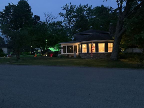 4th image of 5627 Lake Shore Dr NE