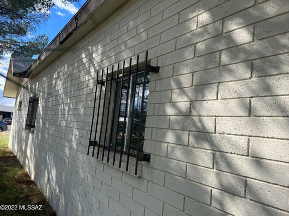 3rd image of 401 S Cochise Ave