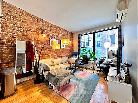 4th image of 72 Willoughby St APT 3D