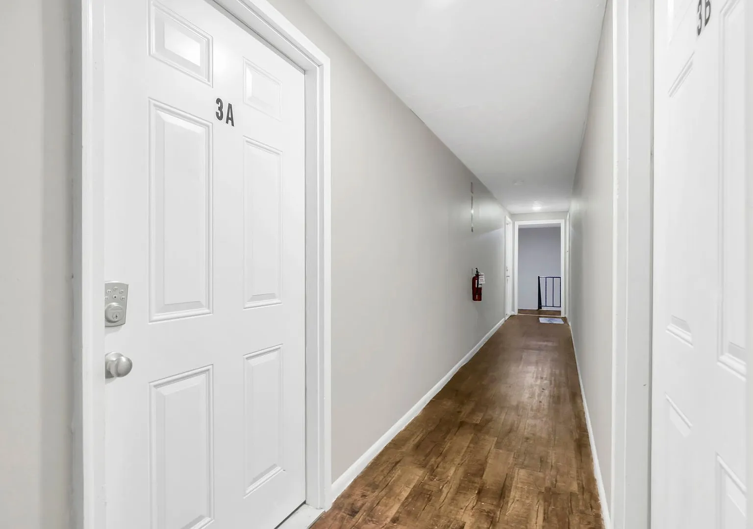 Lovely 2 Bedroom 1 Bathroom apartment - 3rd Floor! — Photo 1