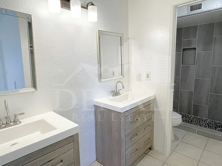 822 S Langley Ave #207 — Photo 12