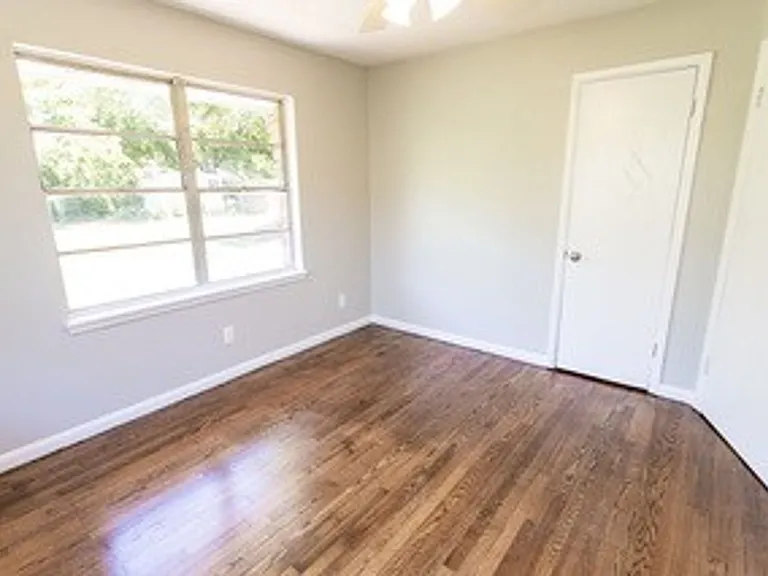 3009 N Vermont Ave — Photo 3