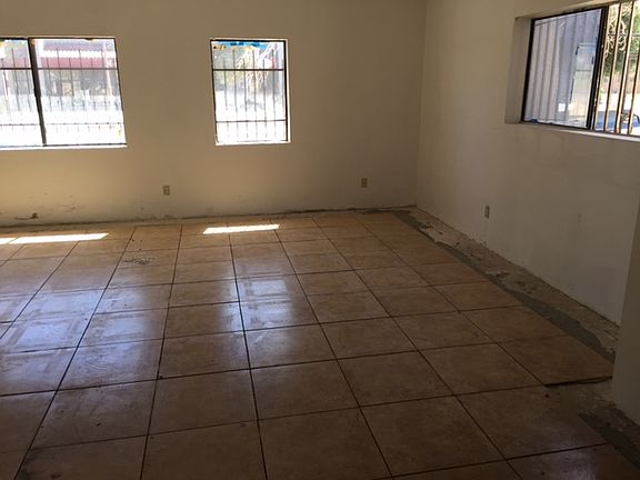 5th image of 38655 9th St E