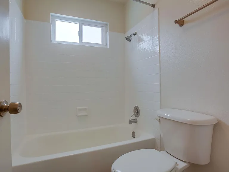 Carlsbad Village Apartments — Photo 12