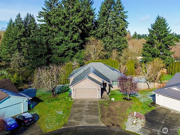 3rd image of 3414 Windwood Place NE