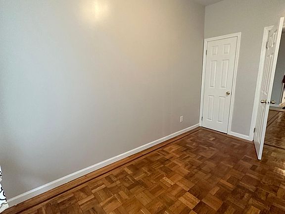 5th image of 1049 Manor Ave Floor 2