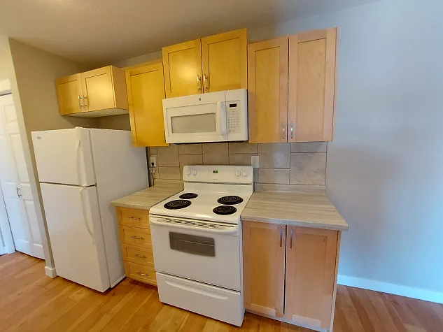 2 bed 1 bath with a Dishwasher! — Photo 4