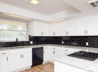 1710 W Huntsville Ave, Springdale, AR 72762