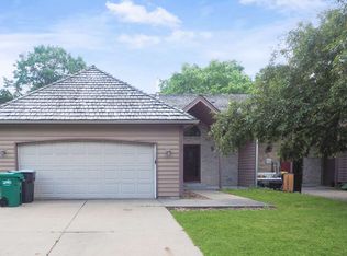 936 Sherwood Rd, Shoreview, MN 55126