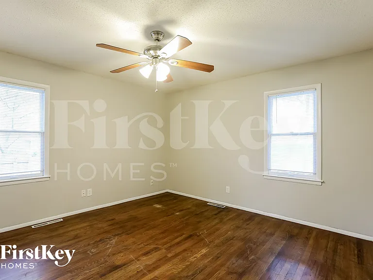9207 Manchester Ave — Photo 8