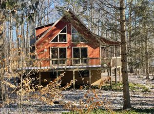 274 Partridge Dr, Pocono Lake, PA
