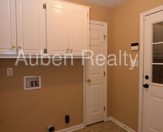 4th image of 3016 Breeze Hill Dr
