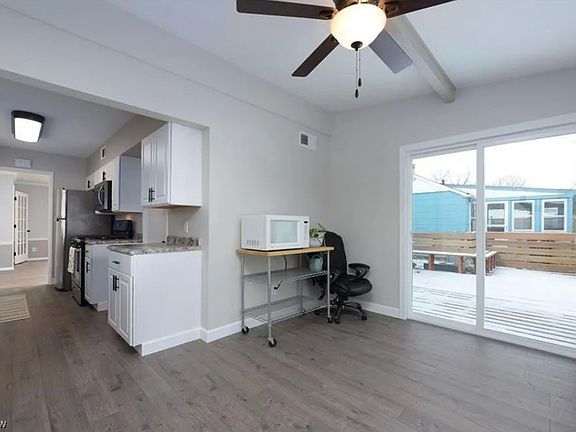 5th image of 15106 Montrose Ave