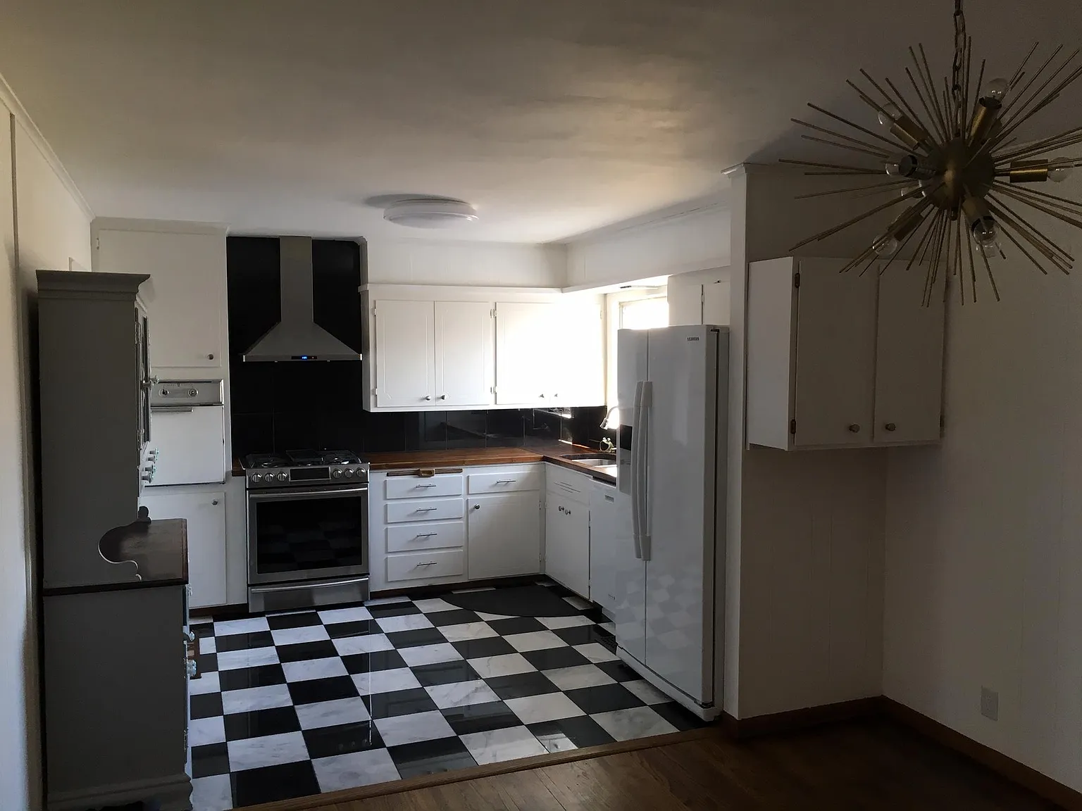 3 bed, 1400 sqft, $1,400 — Photo 3