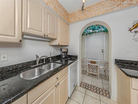 5th image of 1585 Tarpon Center Dr APT 36