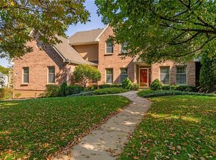 7911 Darnell Ln, Lenexa, KS 66215