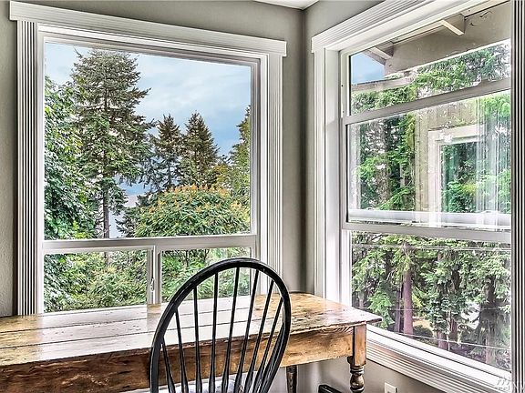 4th image of 310 39th Avenue Ct NW