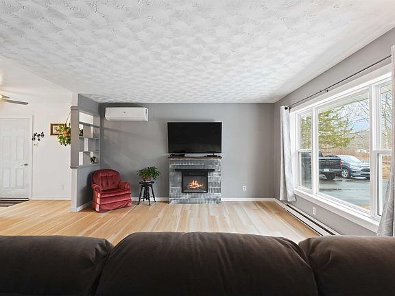 5th image of 402 Ward Rd