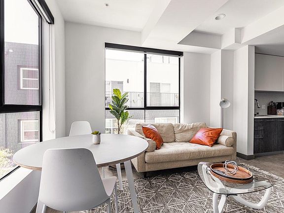 3rd image of 3815 W Avenue 43 #220