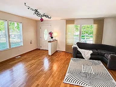 113 N Ash St — Photo 4