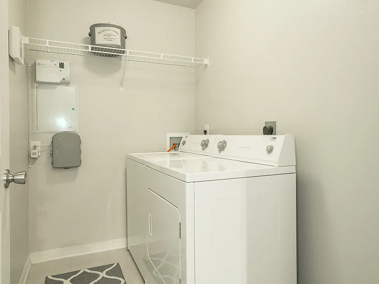 Washer and dryer at Amberleigh Ridge