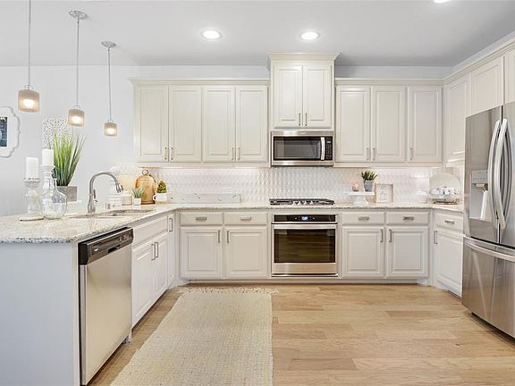 2nd image of 309 Carnaby Ct
